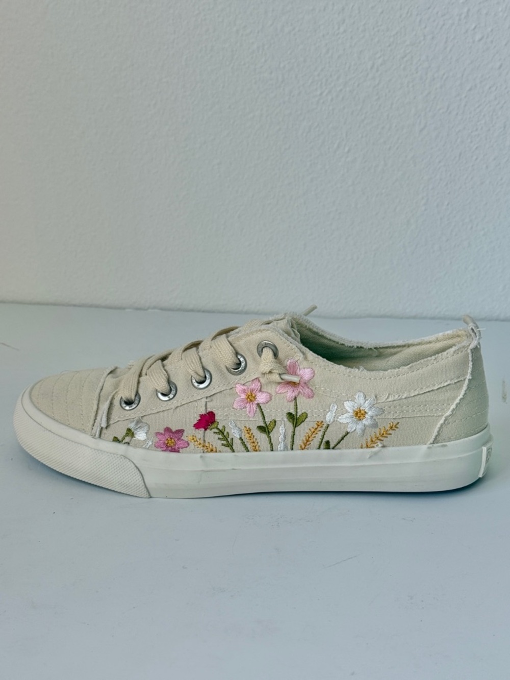 Blowfish NEW Malibu Beige Vivid Floral Embroidered Platform Slip-On Sneakers 8 - Picture 2 of 8